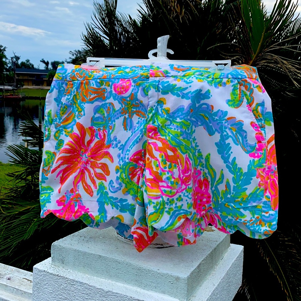 Lilly Pulitzer Buttercup short Size10 like new